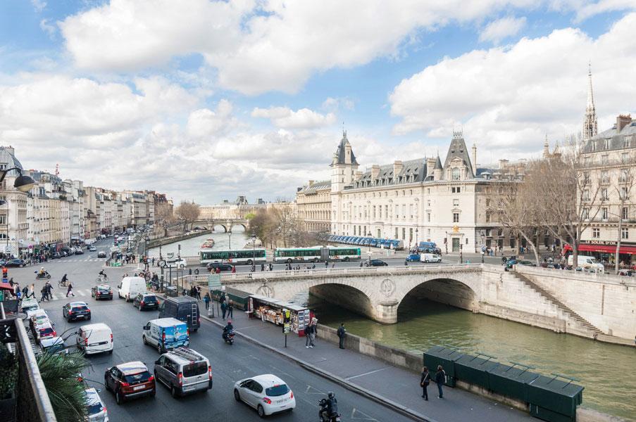 Two Bedroom Luxury Apartment - Balcony With View Of Notre Dame Paris Exterior photo