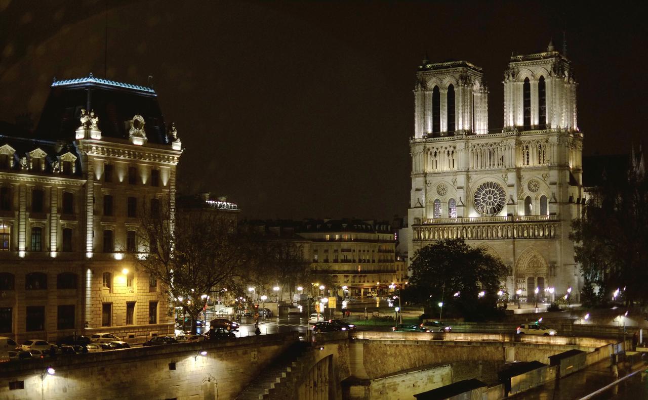 Two Bedroom Luxury Apartment - Balcony With View Of Notre Dame Paris Exterior photo