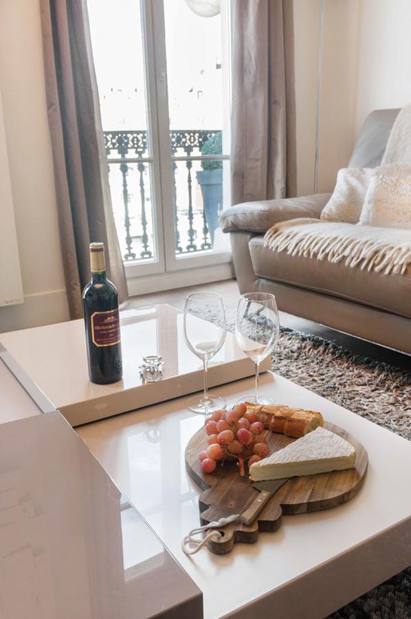 Two Bedroom Luxury Apartment - Balcony With View Of Notre Dame Paris Exterior photo
