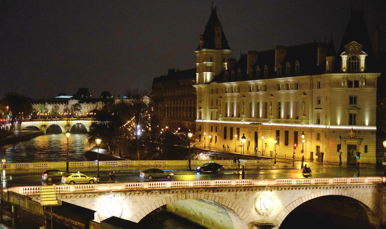 Two Bedroom Luxury Apartment - Balcony With View Of Notre Dame Paris Exterior photo